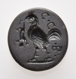 Hahn mit Eidechse im Schnabel